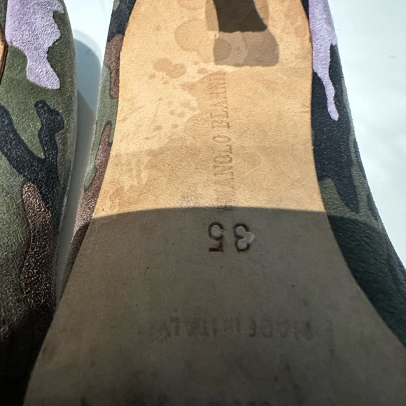 Manolo Blahnik suede camouflage front knot open toe heel. Size 5 - Picture 6 of 9